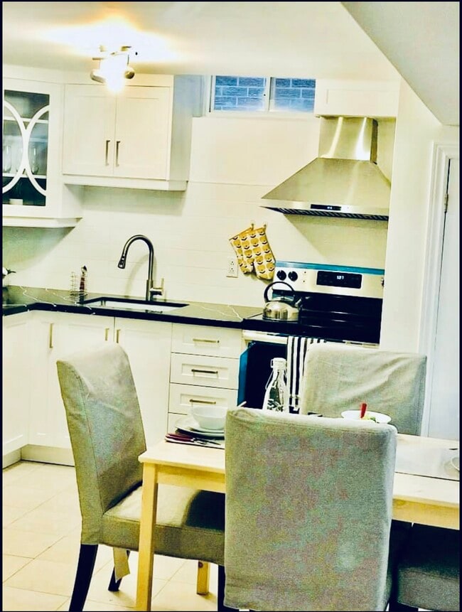 Photo - 289 Laurentian Av