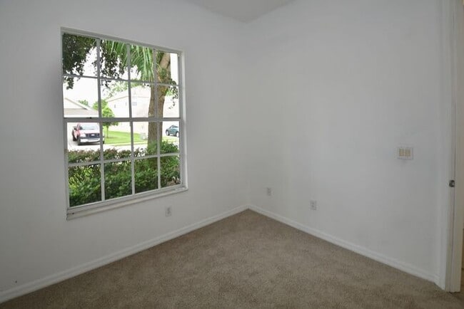 Photo - Spacious 2 bed Plus Den Home for Lease