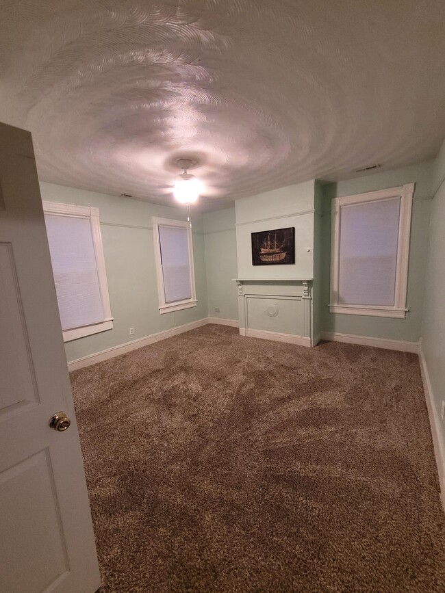 Photo - 237 W 31st St Unidad 2