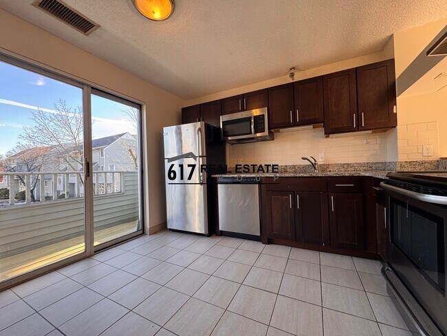 Photo - 150 N Beacon St Unidad B3