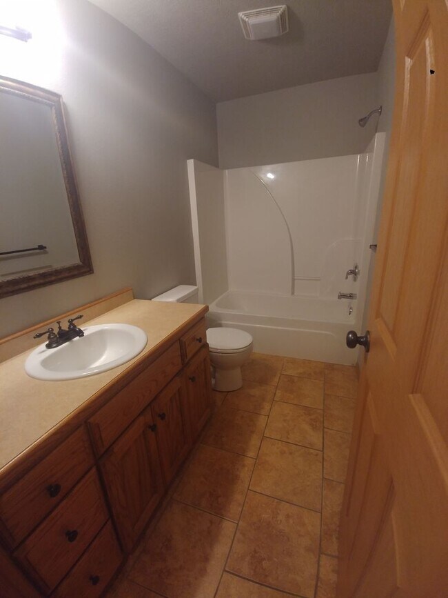 705707 E Watermill Cir Townhome Townhome Rental in Ozark MO