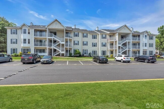 Top Floor Unit - 354 Wimbeldon Ct Condo Unit 354