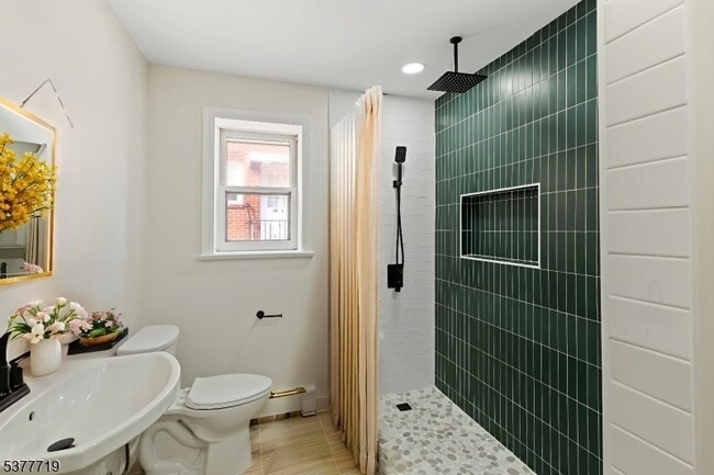 Photo - 86 Farnham Ave