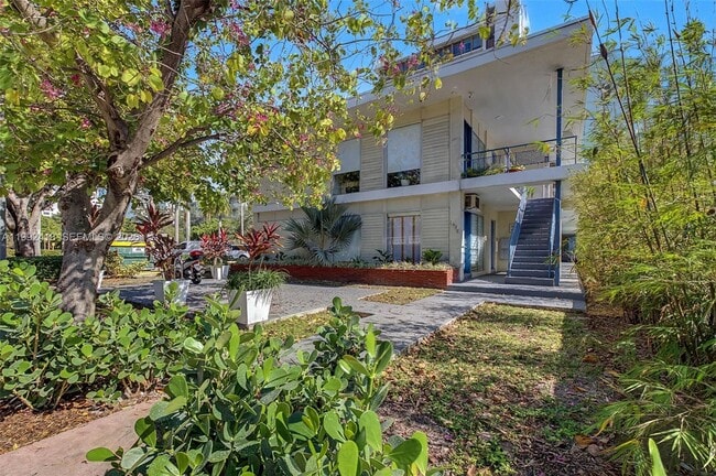 Photo - 1685 Jefferson Ave Unidad 17