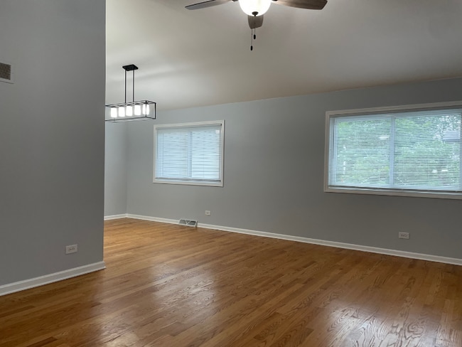 29W412 Thornwood Ln