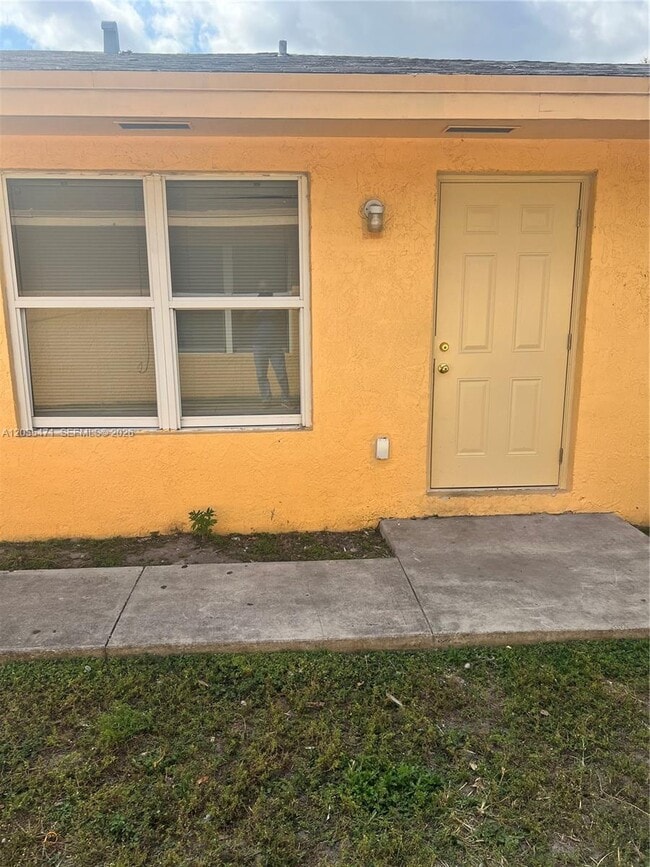 2111 NW 100th St Unidad B