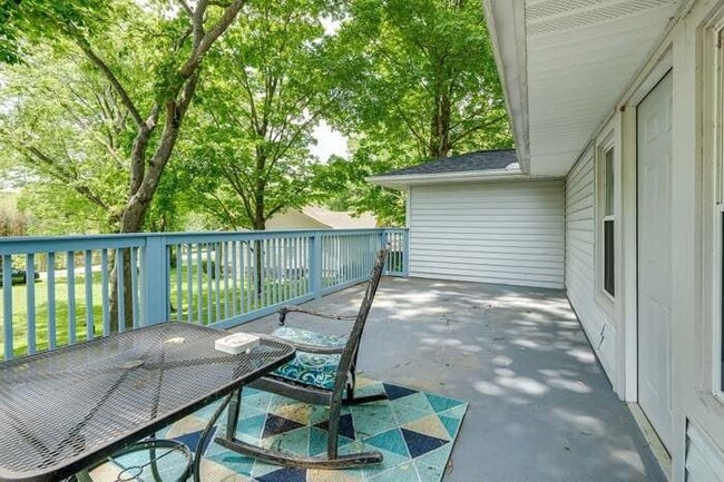 Photo - 100 Meadow St