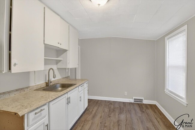 Photo - 10067 Grayton St Unit 2 - Upper