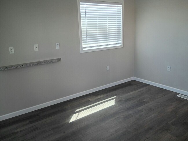 21 Glass St