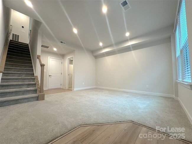 Photo - 460 Spearfield Ln