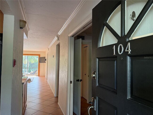 Building Photo - 1650 Pine Tree Ln Unit 104 Rental