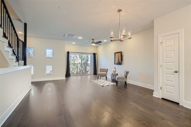 Building Photo - Stunning Multi level townhome in Mahncke Park for rent