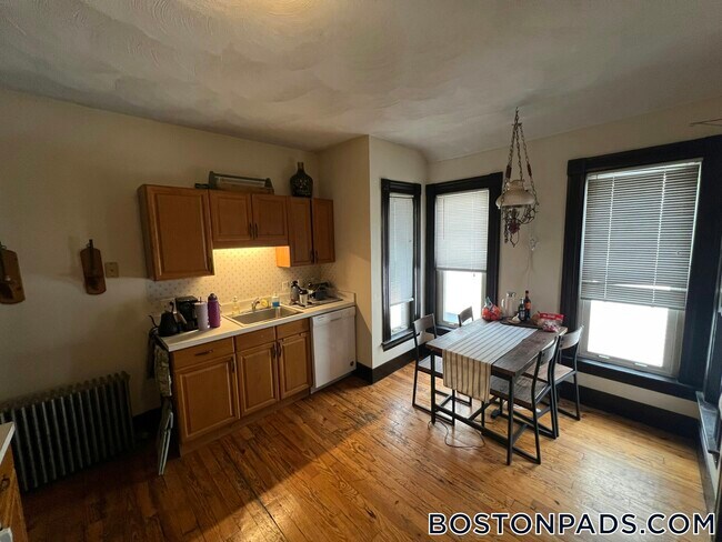 Photo - 211 Holland St Unidad 2