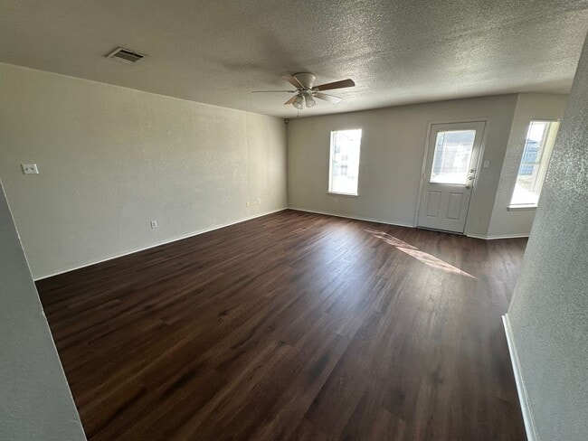 Photo - AVAILABLE NOW! - 2 WEEKS FREE!