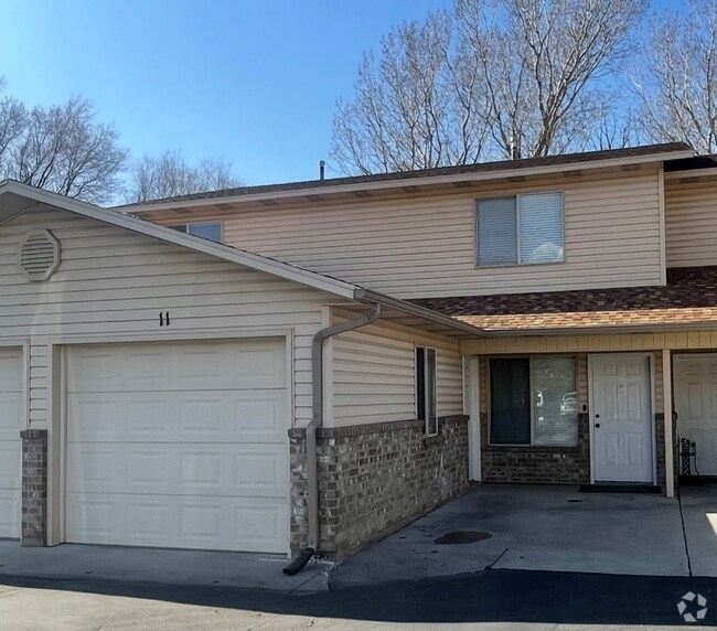 Building Photo - 1305 Monroe Blvd Rental