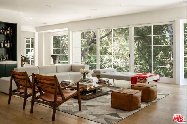 Building Photo - 2410 Nichols Canyon Rd