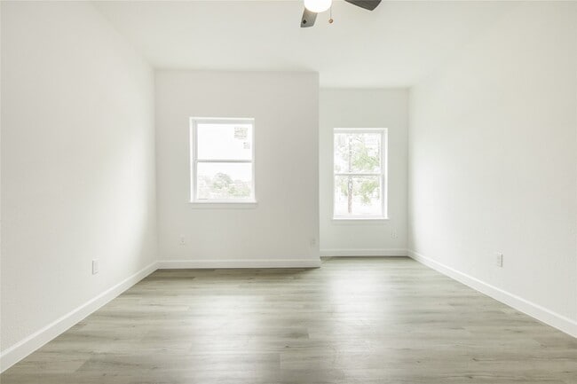 Photo - 2305 Sakowitz St