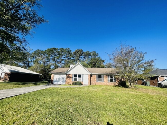 Building Photo - Home For Rent