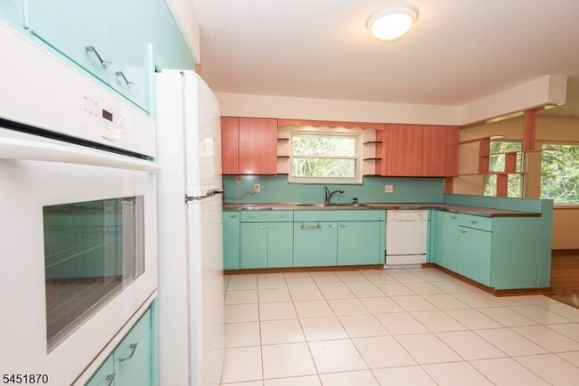 Photo - 681 Easton Ave