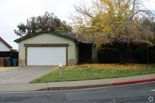 Building Photo - 3 bed/2 bath home on a quiet court