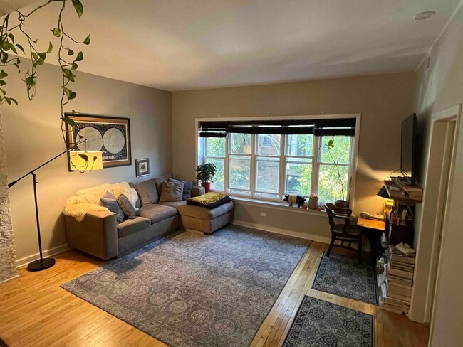 Building Photo - 4128 N Lincoln Ave Unit 2R