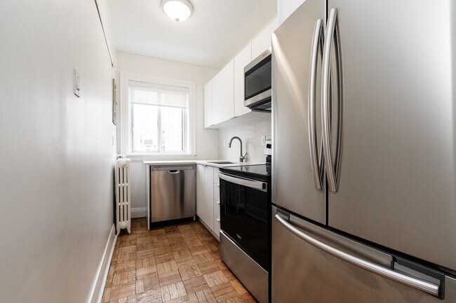 Building Photo - 110 Wellesley St E Unit 601