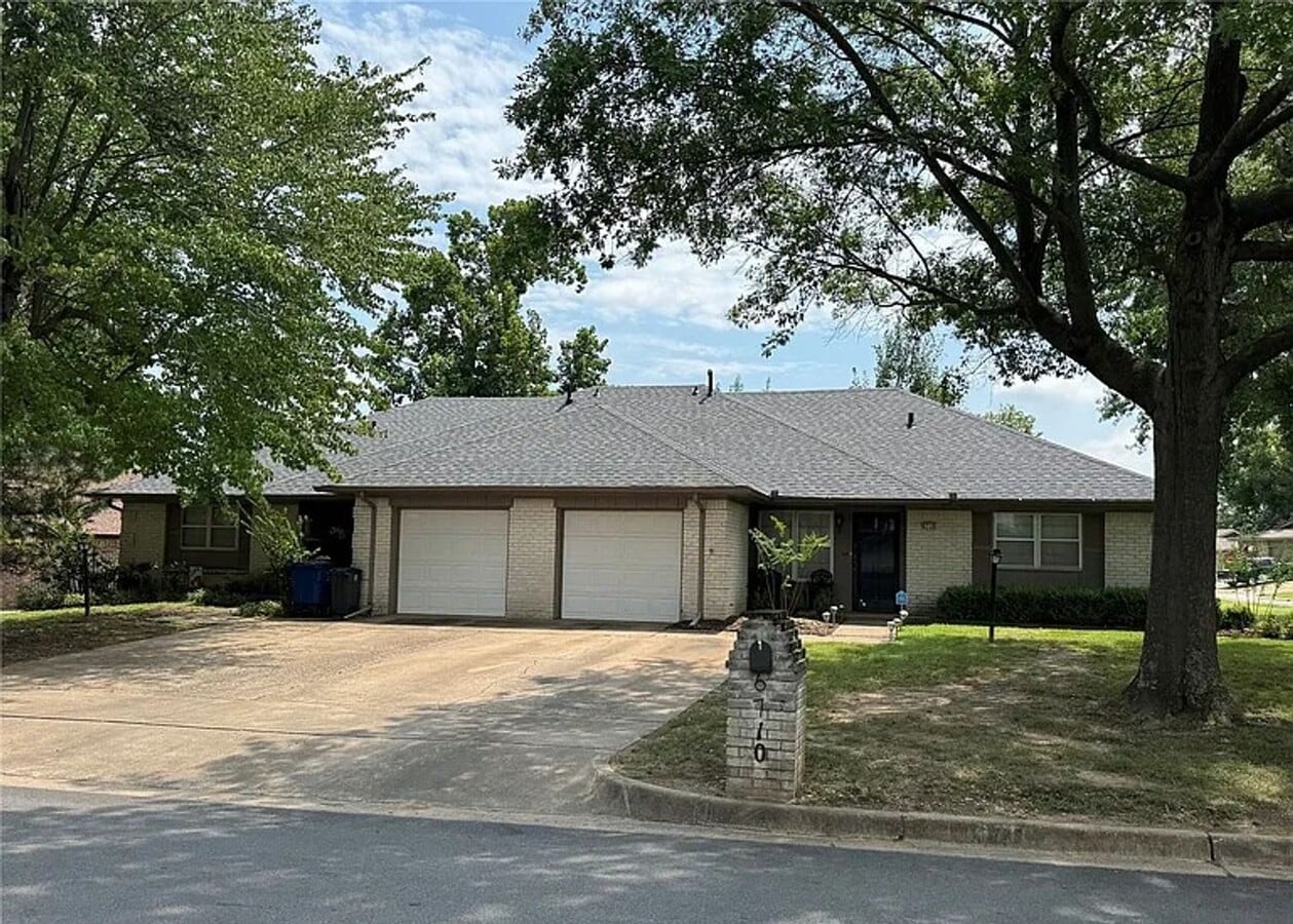 69th St Duplex - 69th St Duplex Unit 6710