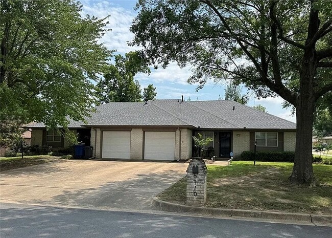 Building Photo - 69th St Duplex Unit 6710