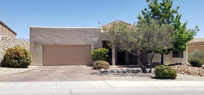 Building Photo - Beautiful Home in Sonoma Ranch with Amazin...
