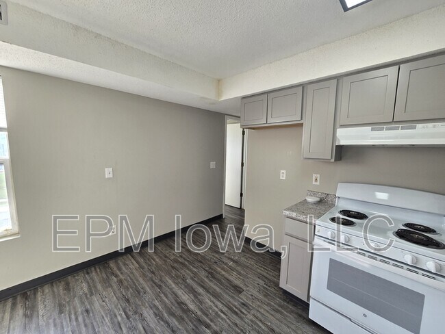 Photo - 60 Miller Ave SW