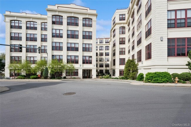 Building Photo - 1 Scarsdale Rd Unit 613
