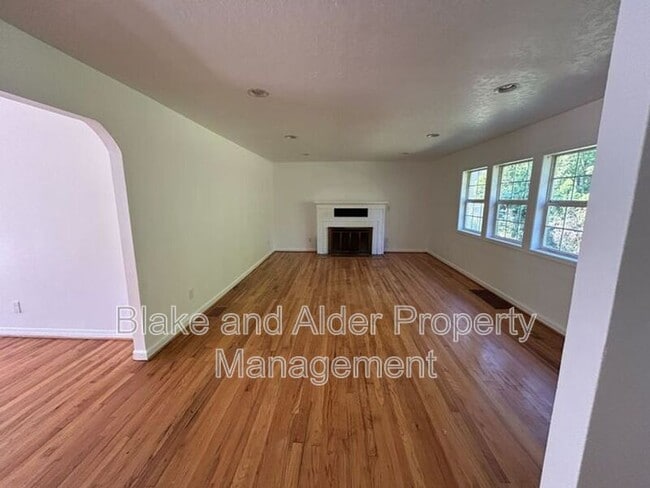Photo - 198 NE 157th Ave