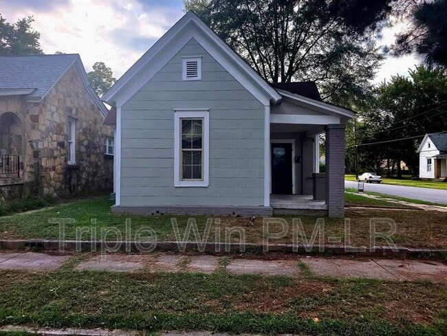 Photo - 1300 W 10th St