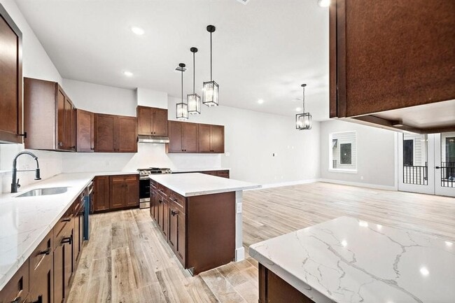 228 W 28th St