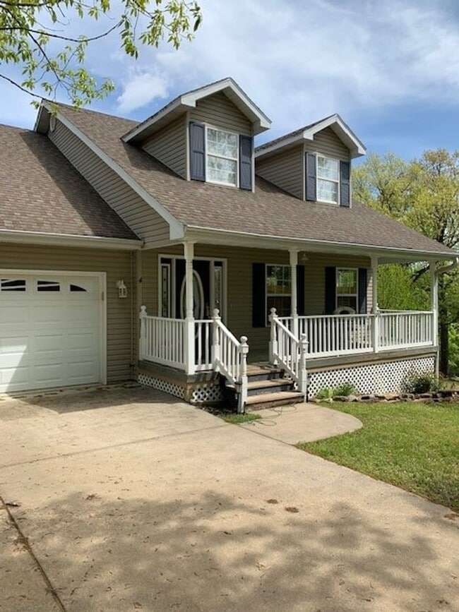 Building Photo - Furnished 4 Bedroom 3 Bath House in Kimberling City, MO with 2 car garage-Seasonal Lake View