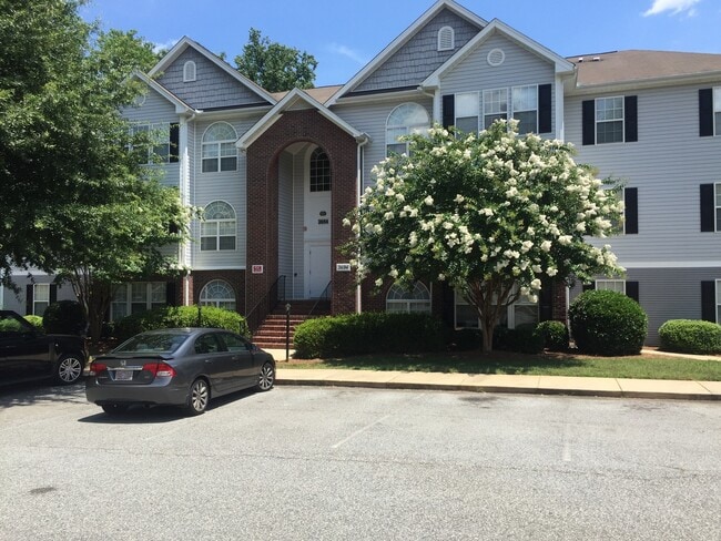 Building Photo - Exquisite Condo in a Superb Cotswold Point location