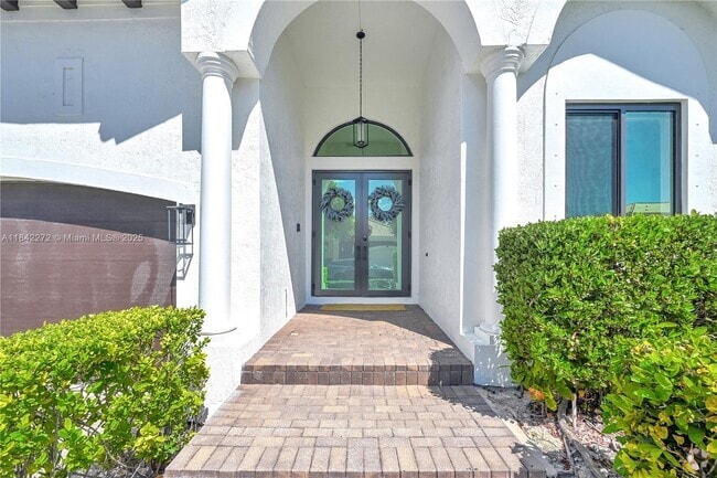Building Photo - 7565 SW 190th St Rental