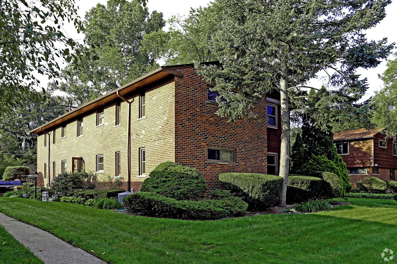 Photo - Catalpa Park Manor