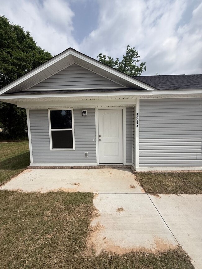 Building Photo - 1801 Wirsing Ave Unit A