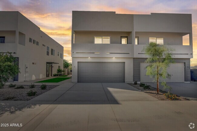 Building Photo - 2551 E Broadway Rd Rental