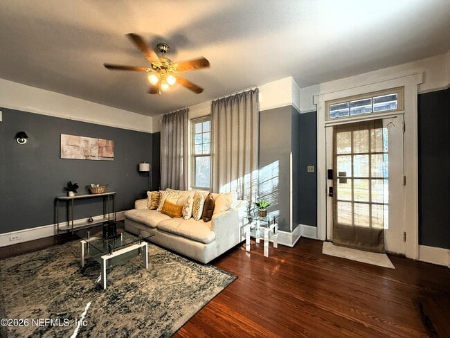 Photo - 146 W 6th St