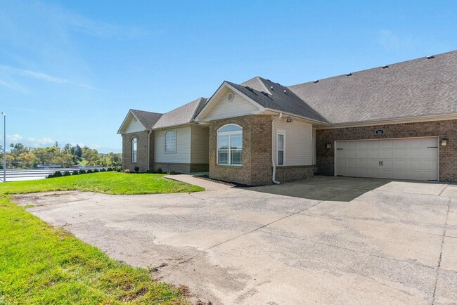 Photo - 502 Regency Cir Townhome