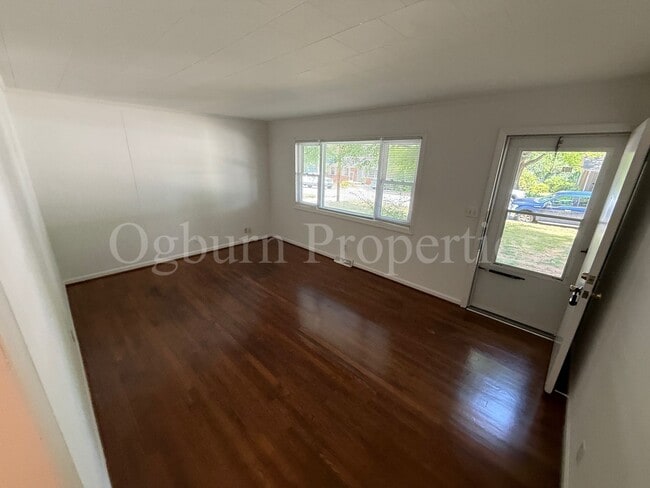 Photo - 1102 Oak Grove Rd SW