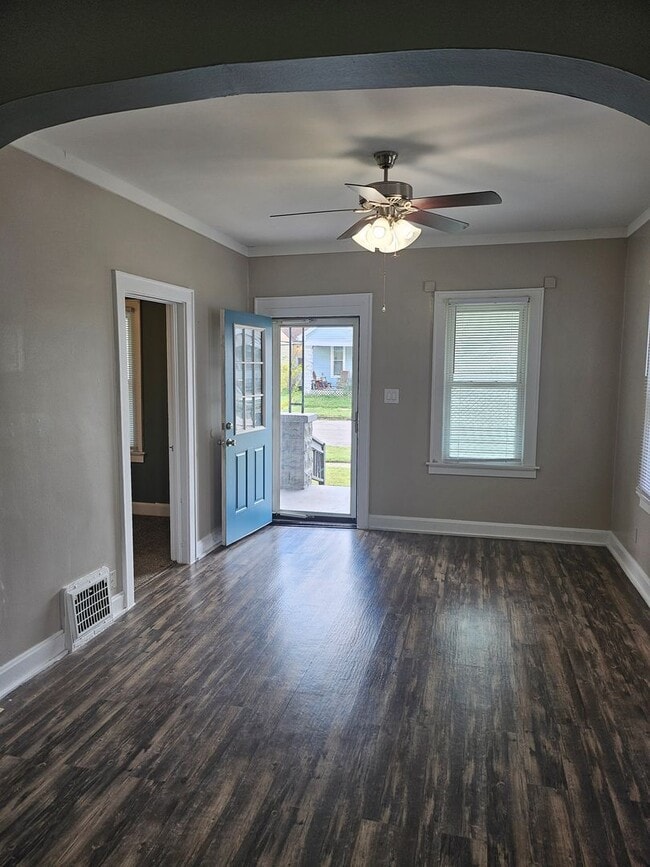 Photo - 2 bed one bath house with fenced in backyard