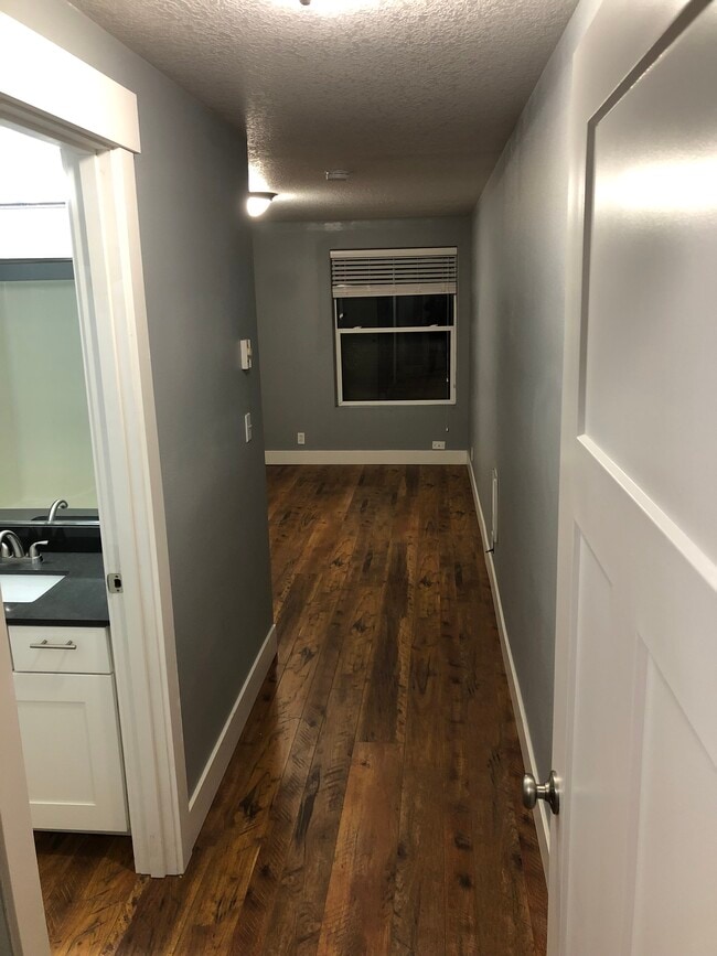 Photo - 748 NE Oak Place