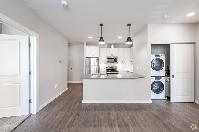 2BR, 2BA - 860SF