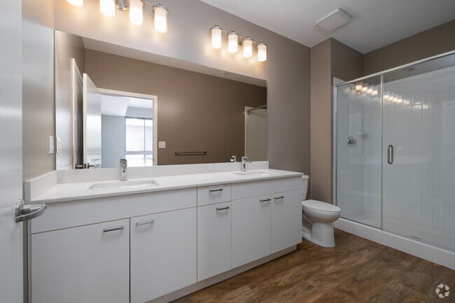 2BR, 3BA - 2,114SF - Bathroom