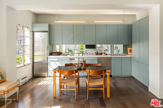 109 N Sycamore Ave Unidad 102