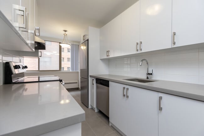 Building Photo - Skyliner Unit 00903