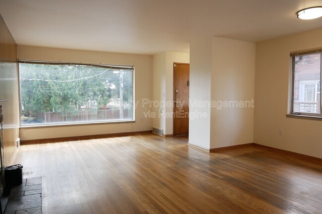 Photo - 708 N 80th St